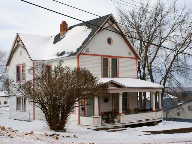 206 5TH AVE S