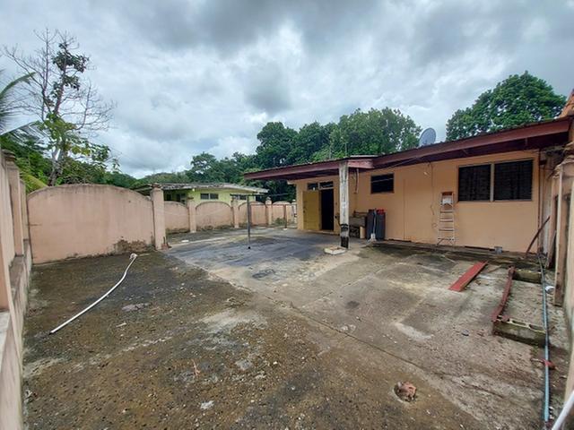 House for sale in Paraíso Ancón on the banks of th