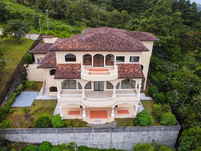 Opulent Mansion For Sale in Jaramillo, Boquete
