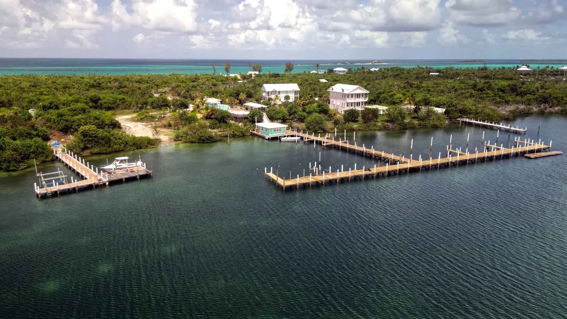 THE LEEWARD YACHT CLUB