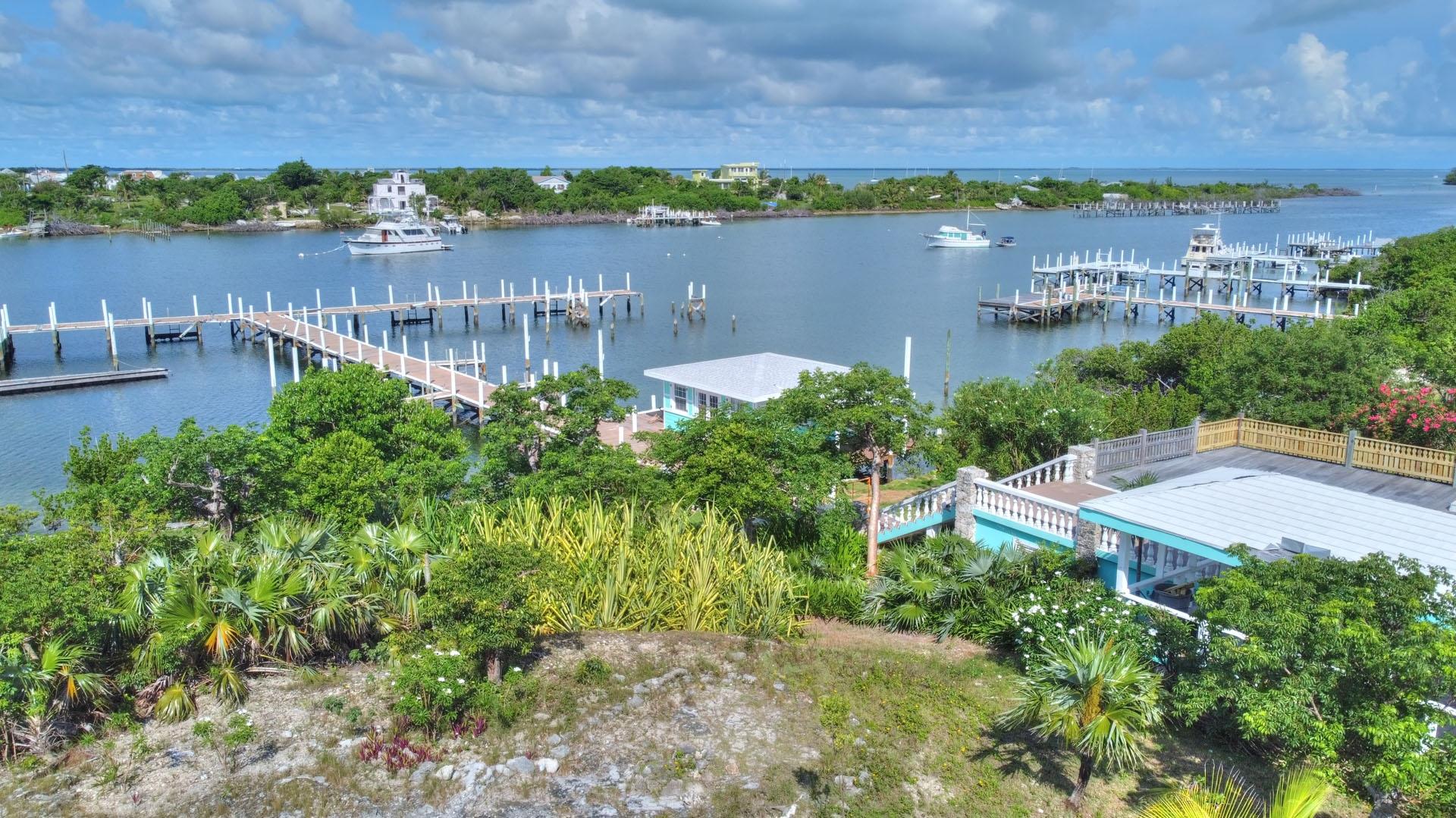 THE LEEWARD YACHT CLUB