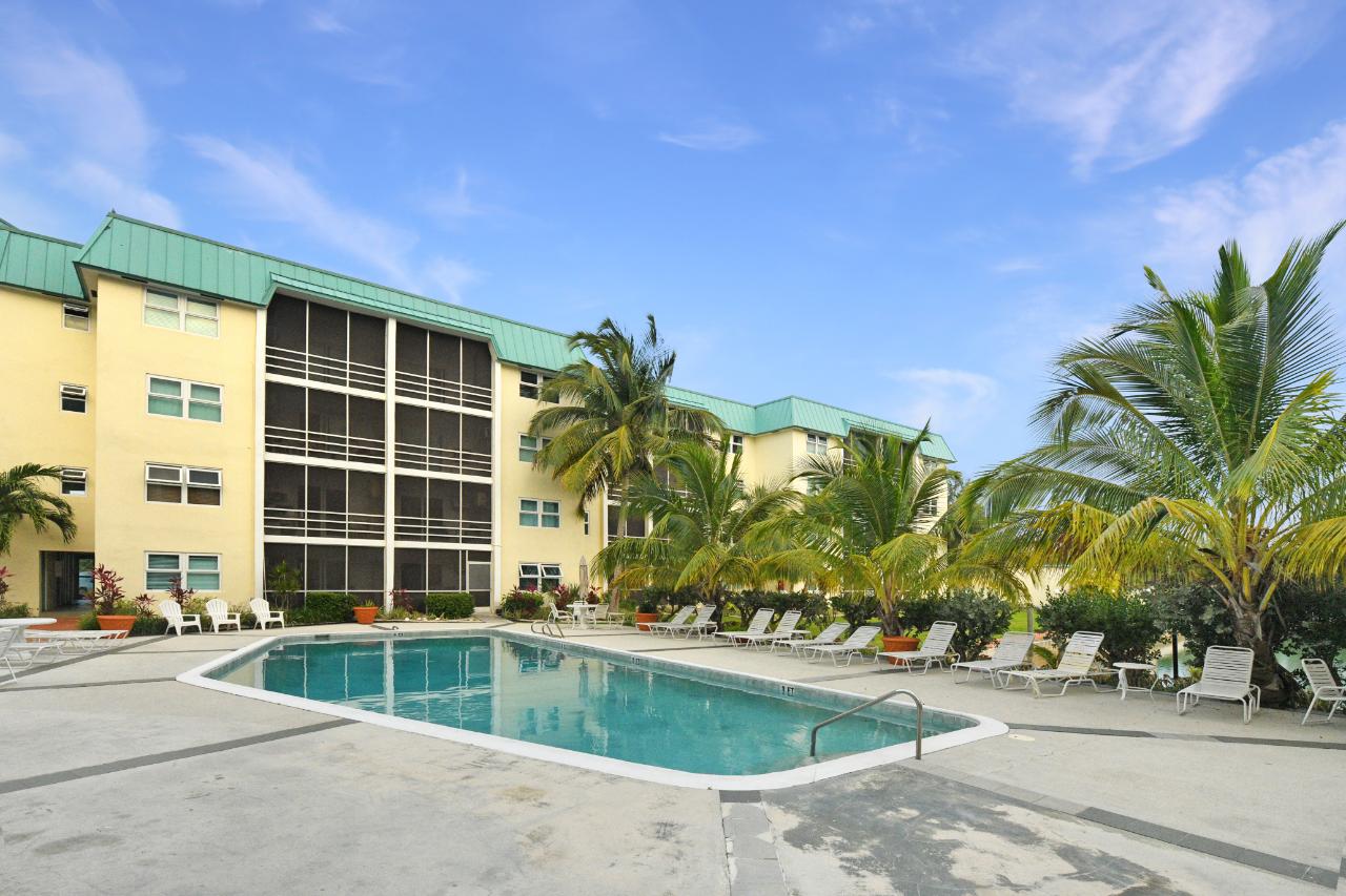 FURNISHED-2BR ON CANAL