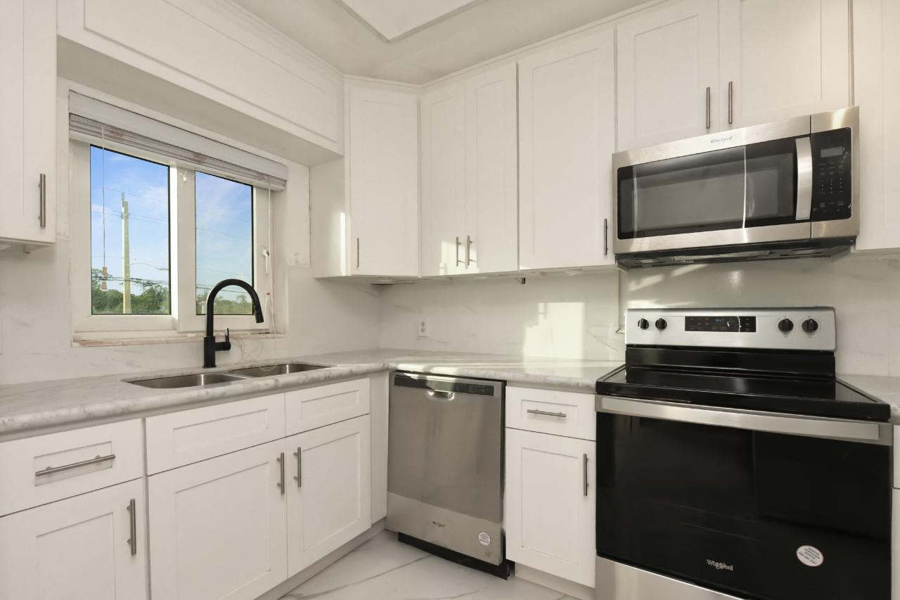 FURNISHED-2BR ON CANAL