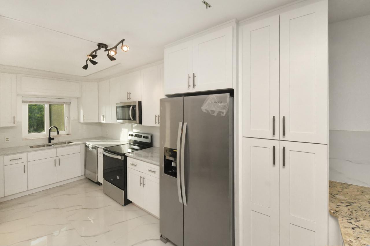 FURNISHED-2BR ON CANAL