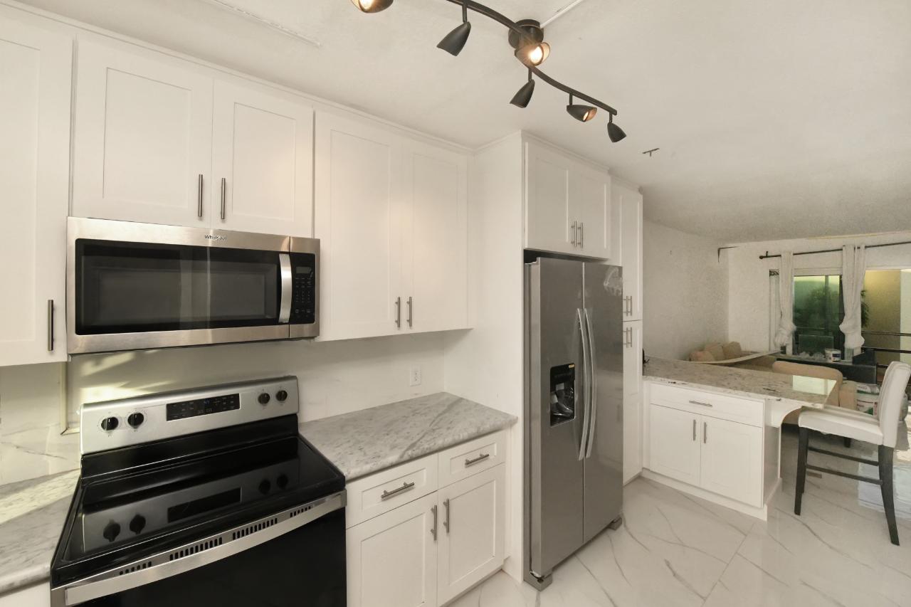 FURNISHED-2BR ON CANAL
