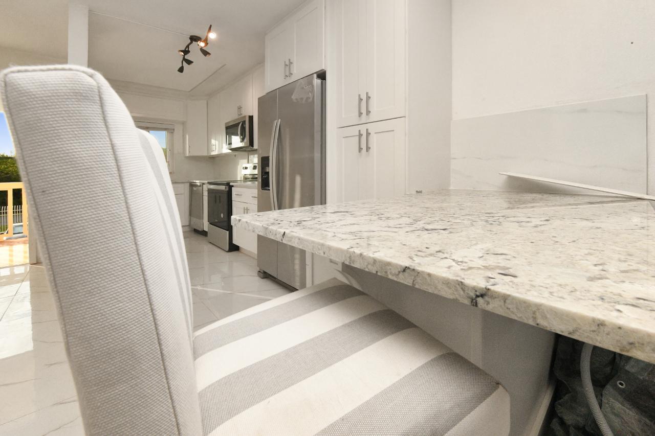 FURNISHED-2BR ON CANAL
