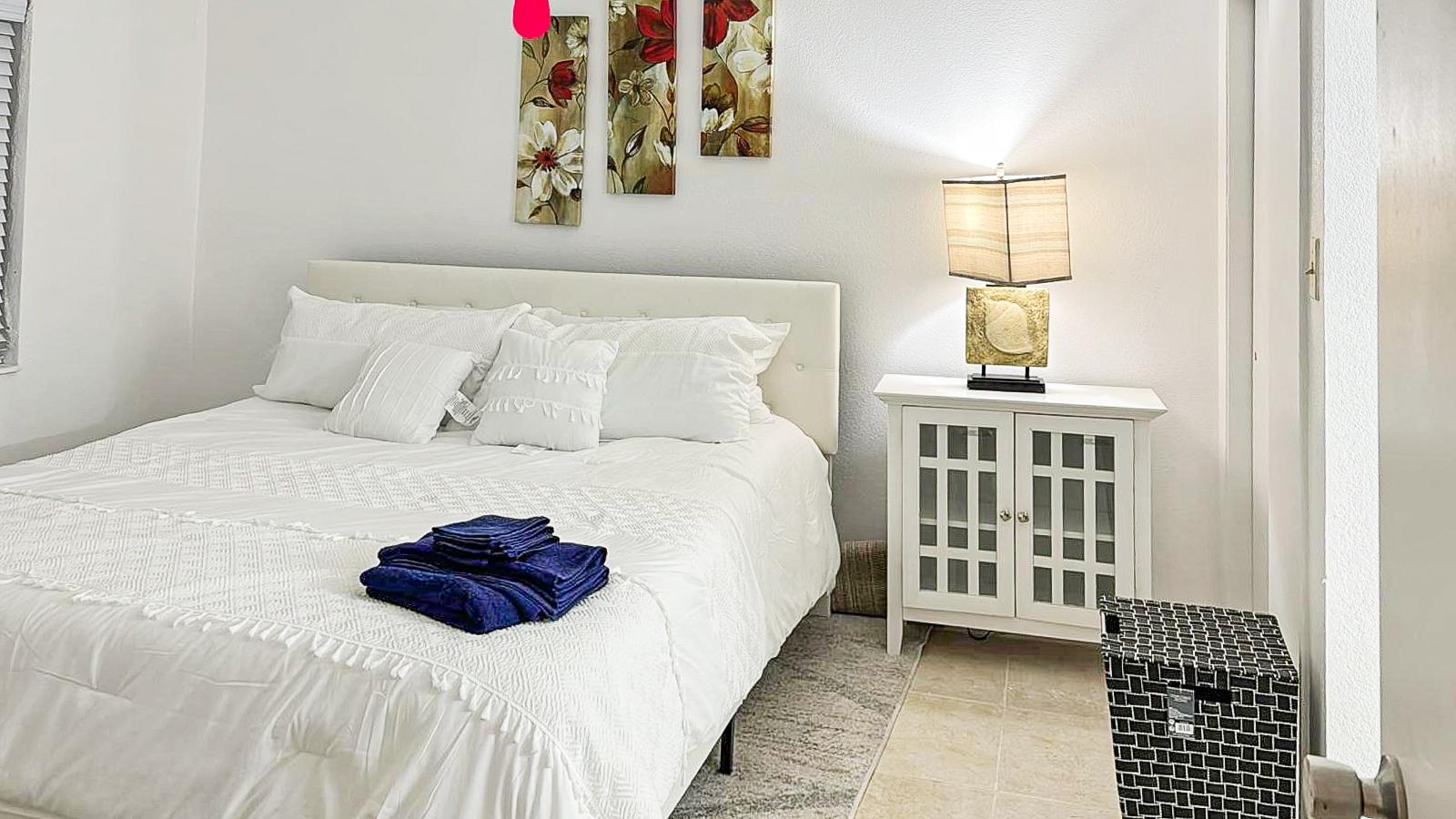 FURNISHED-2BR ON CANAL