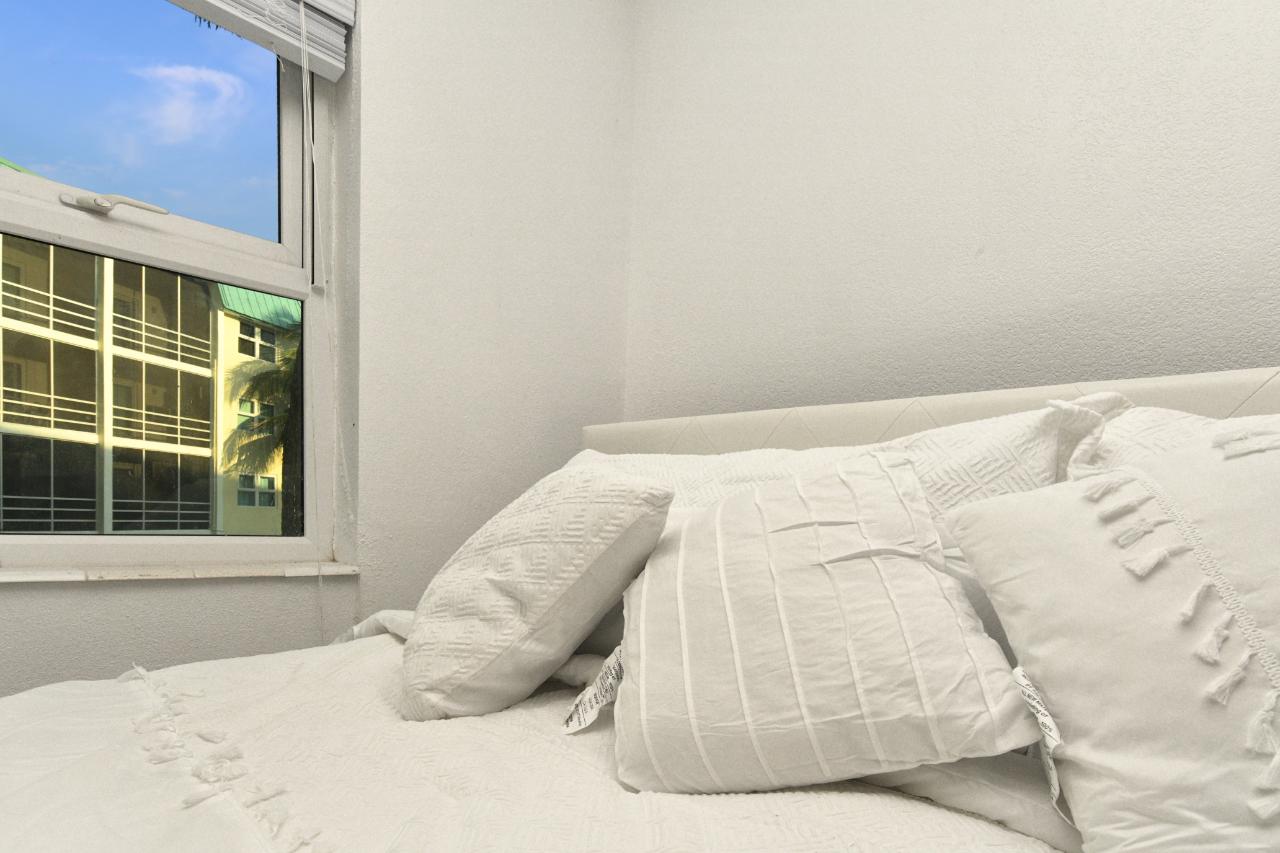 FURNISHED-2BR ON CANAL