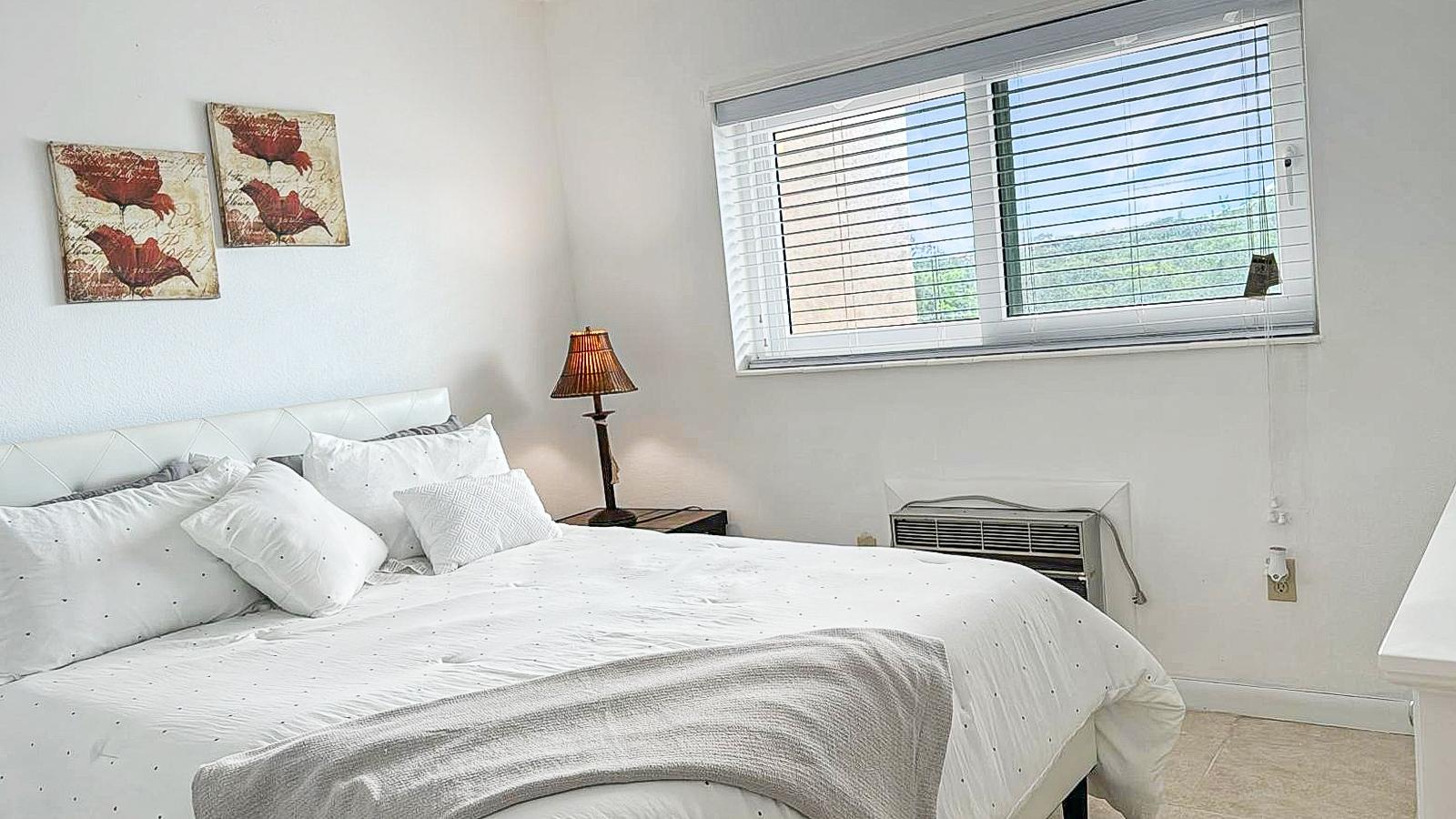 FURNISHED-2BR ON CANAL