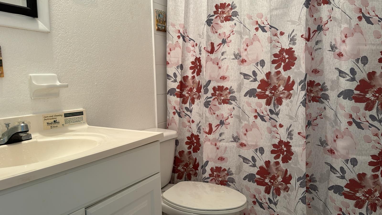 FURNISHED-2BR ON CANAL