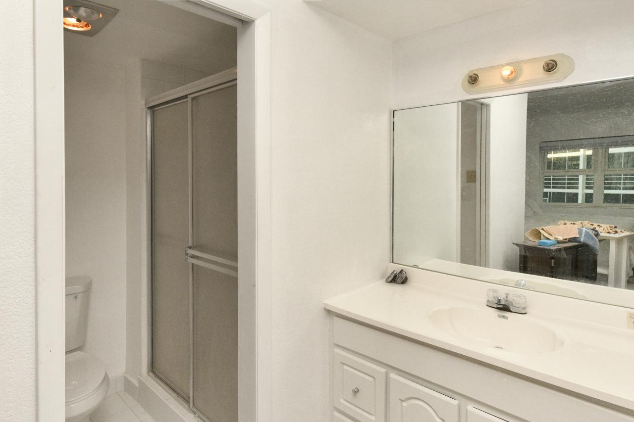 FURNISHED-2BR ON CANAL