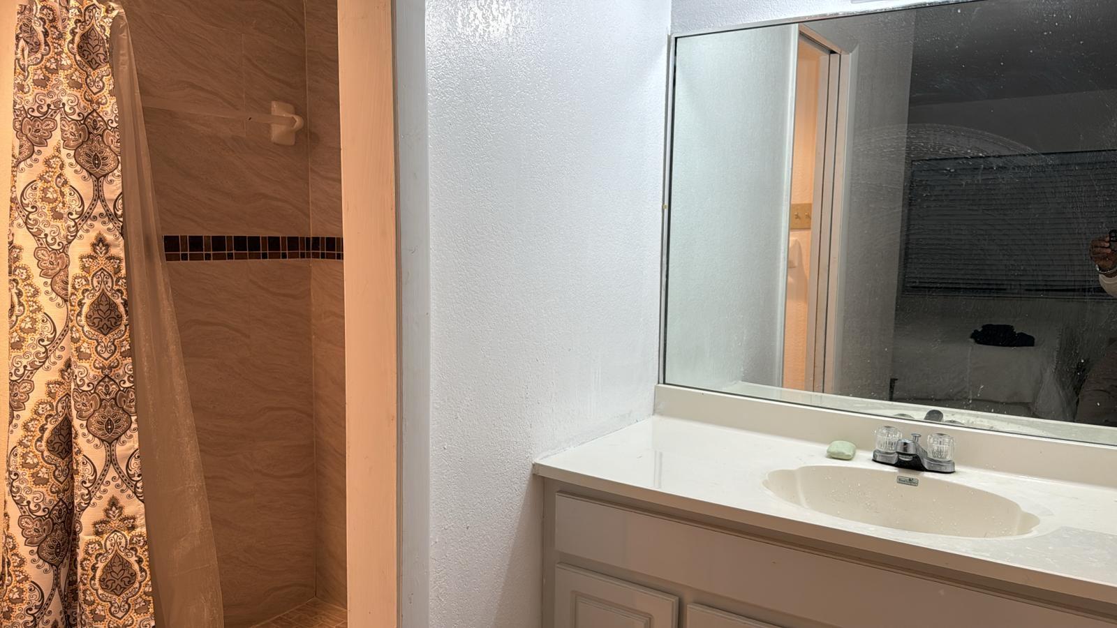 FURNISHED-2BR ON CANAL