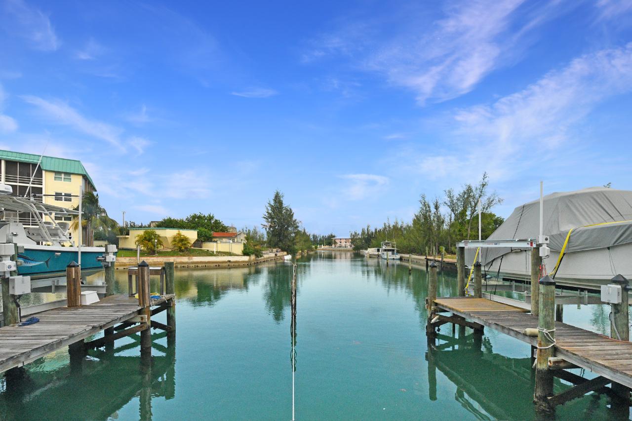FURNISHED-2BR ON CANAL