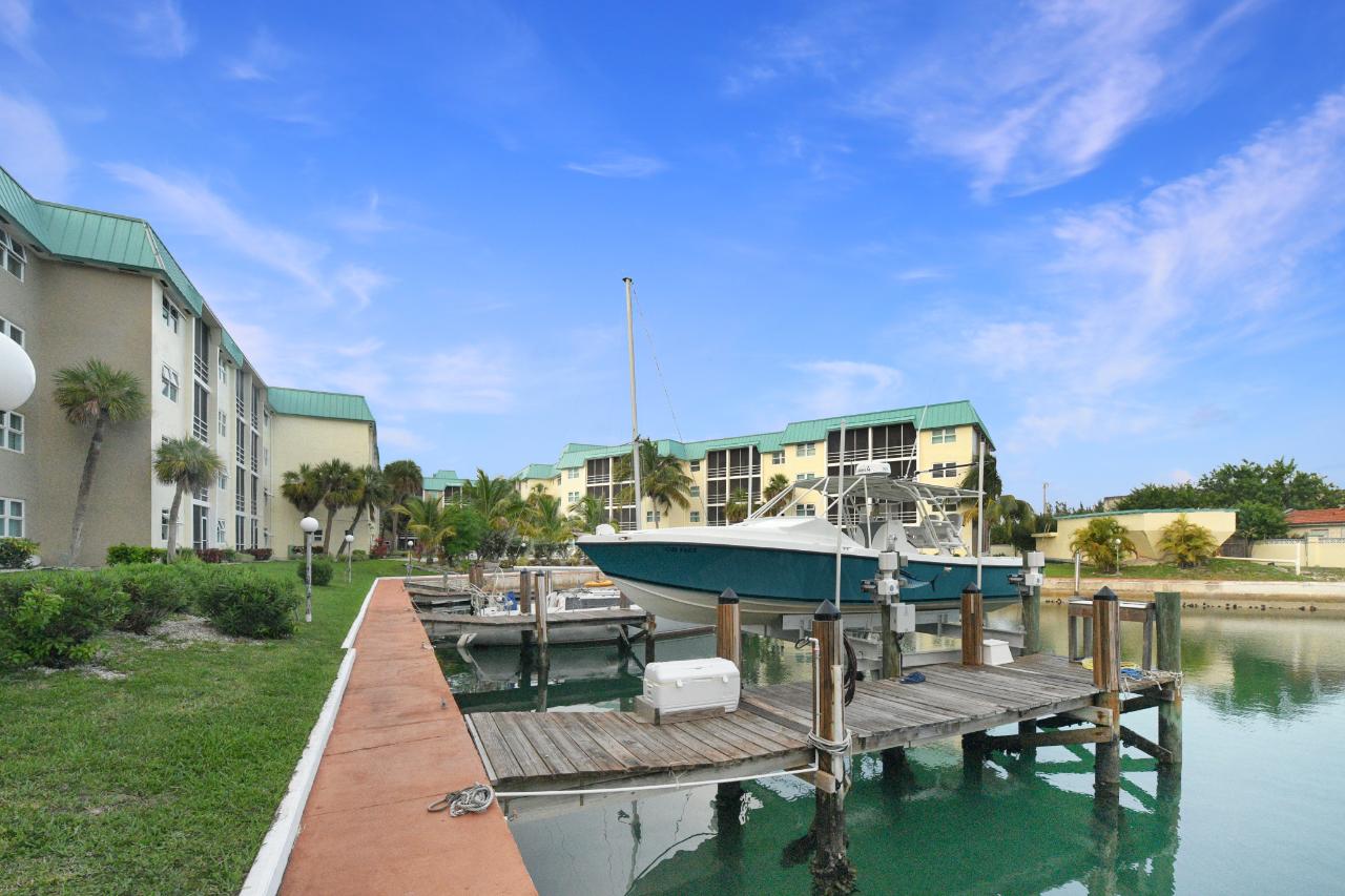 FURNISHED-2BR ON CANAL