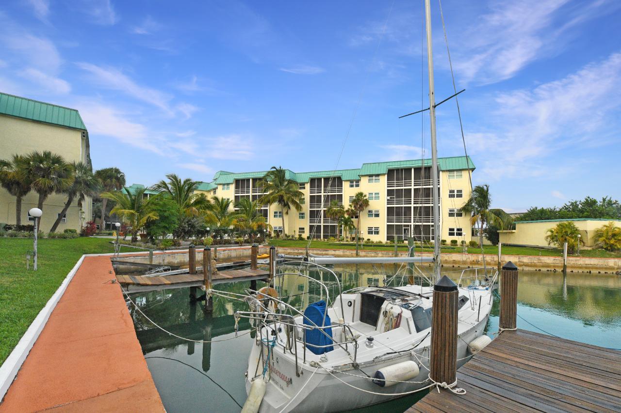 FURNISHED-2BR ON CANAL