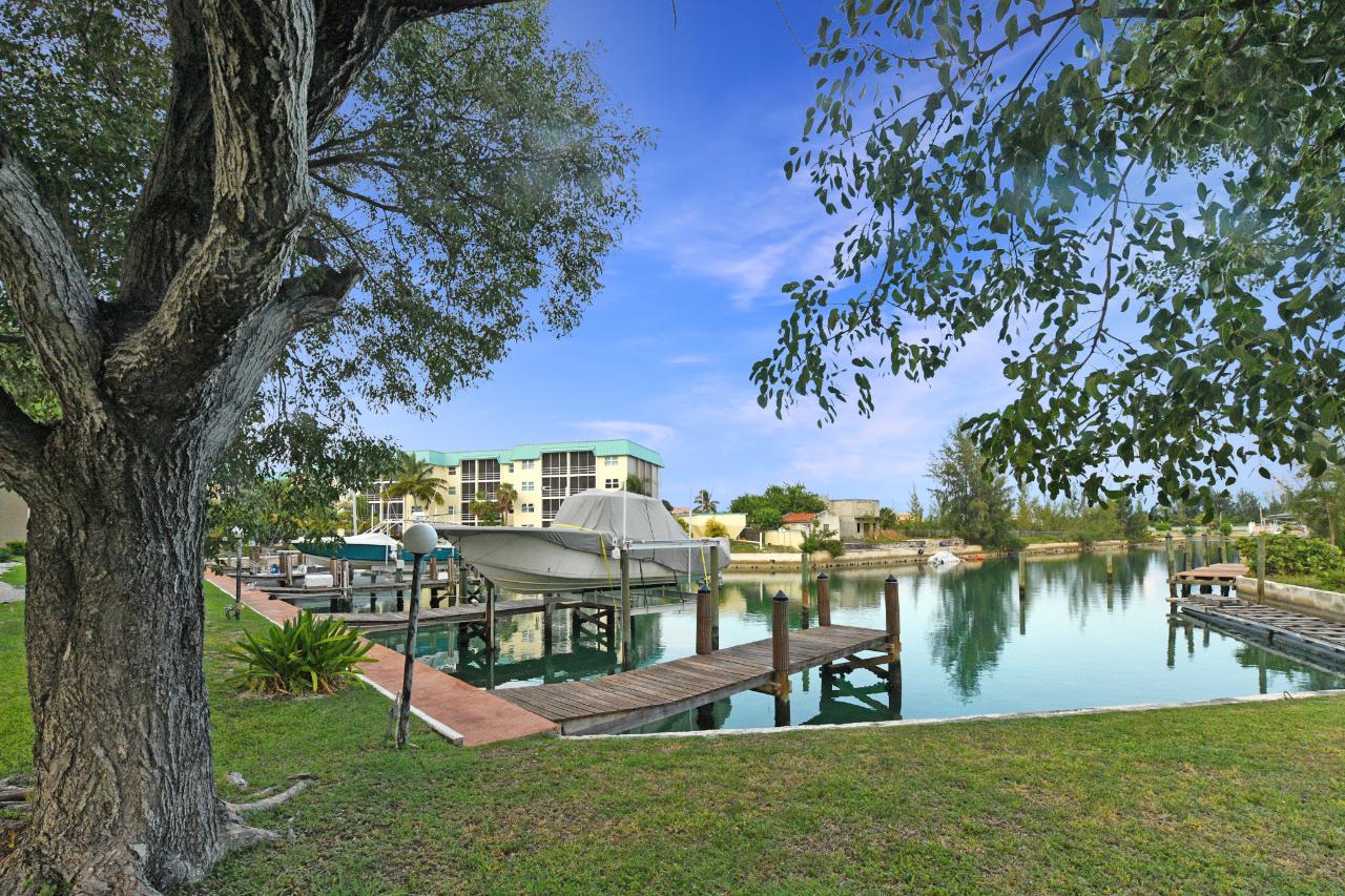 FURNISHED-2BR ON CANAL