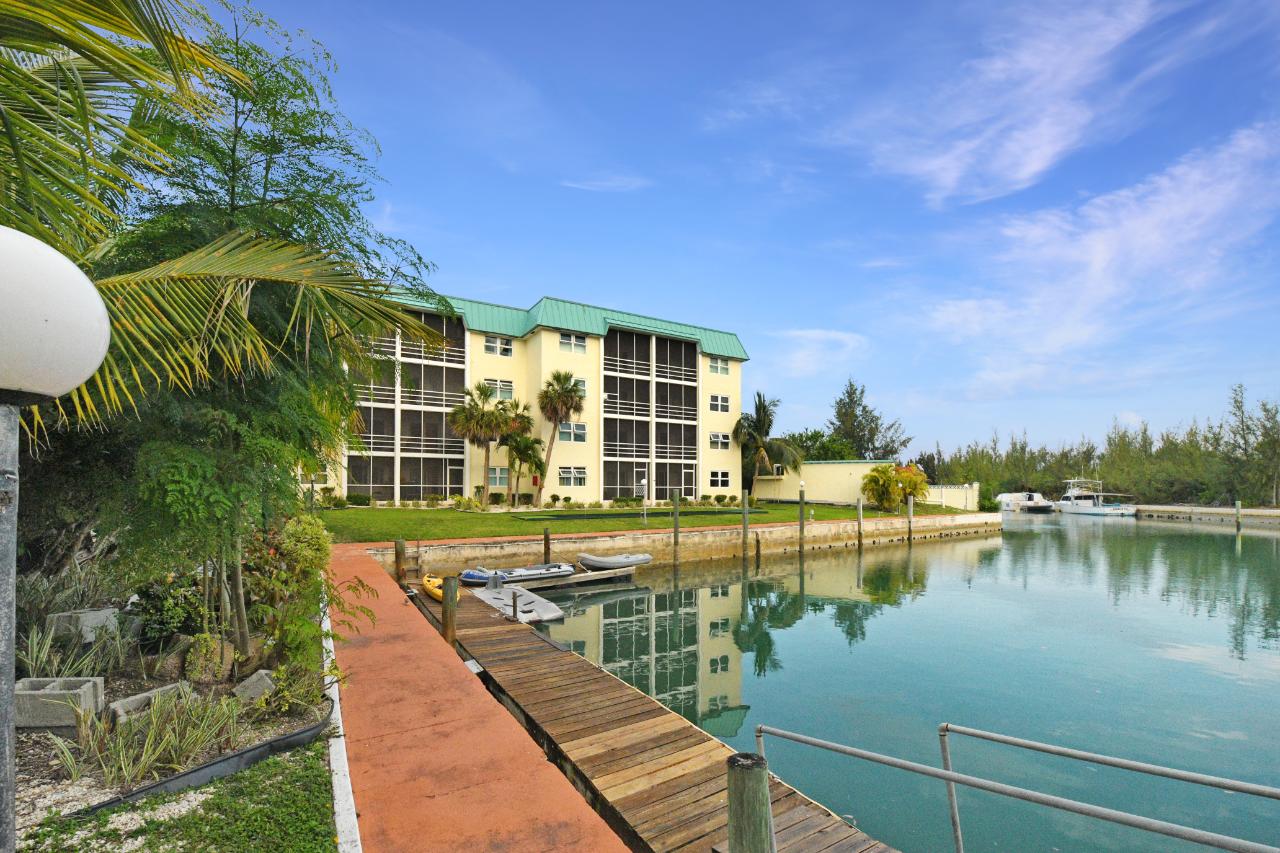 FURNISHED-2BR ON CANAL