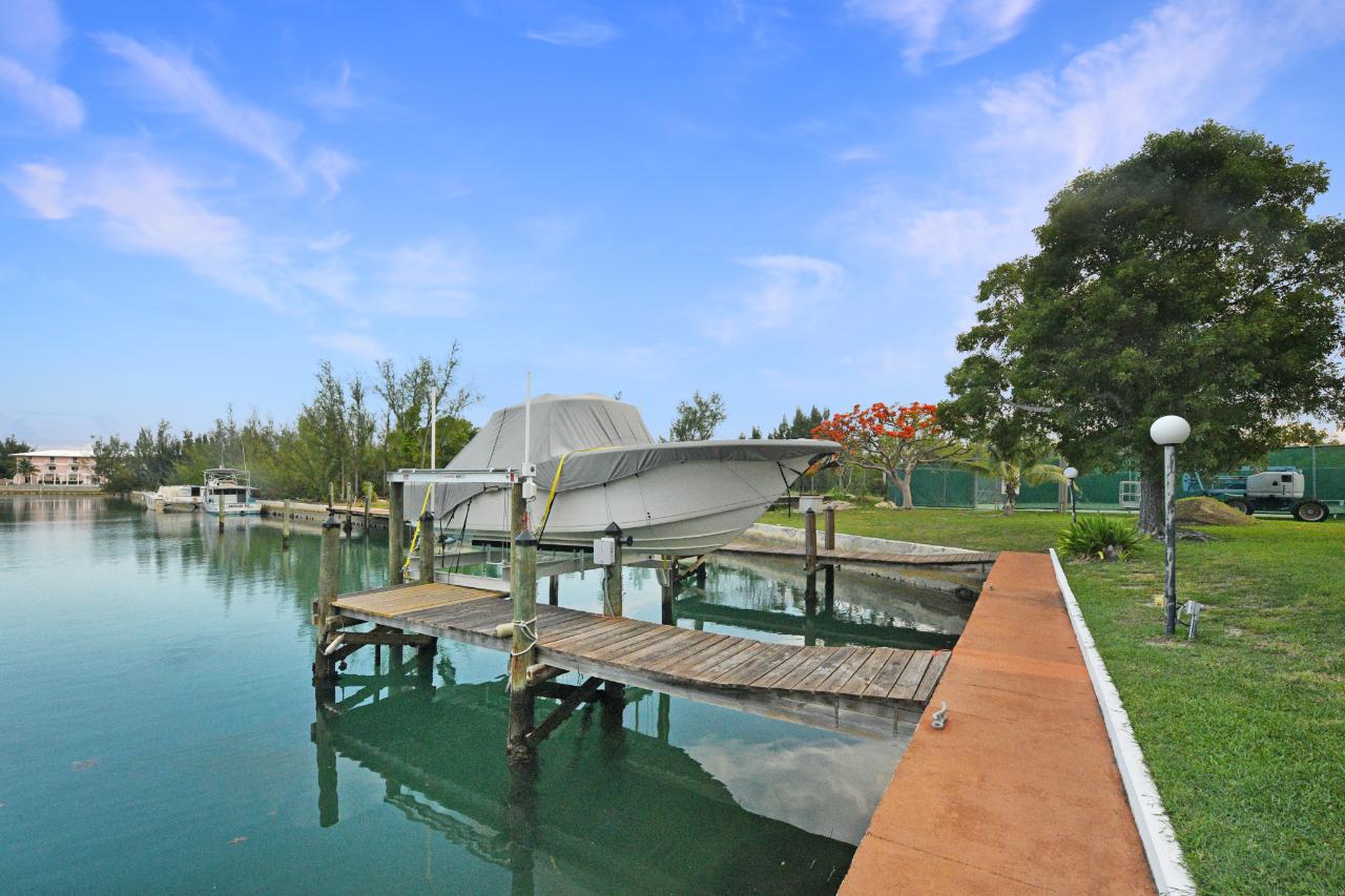 FURNISHED-2BR ON CANAL