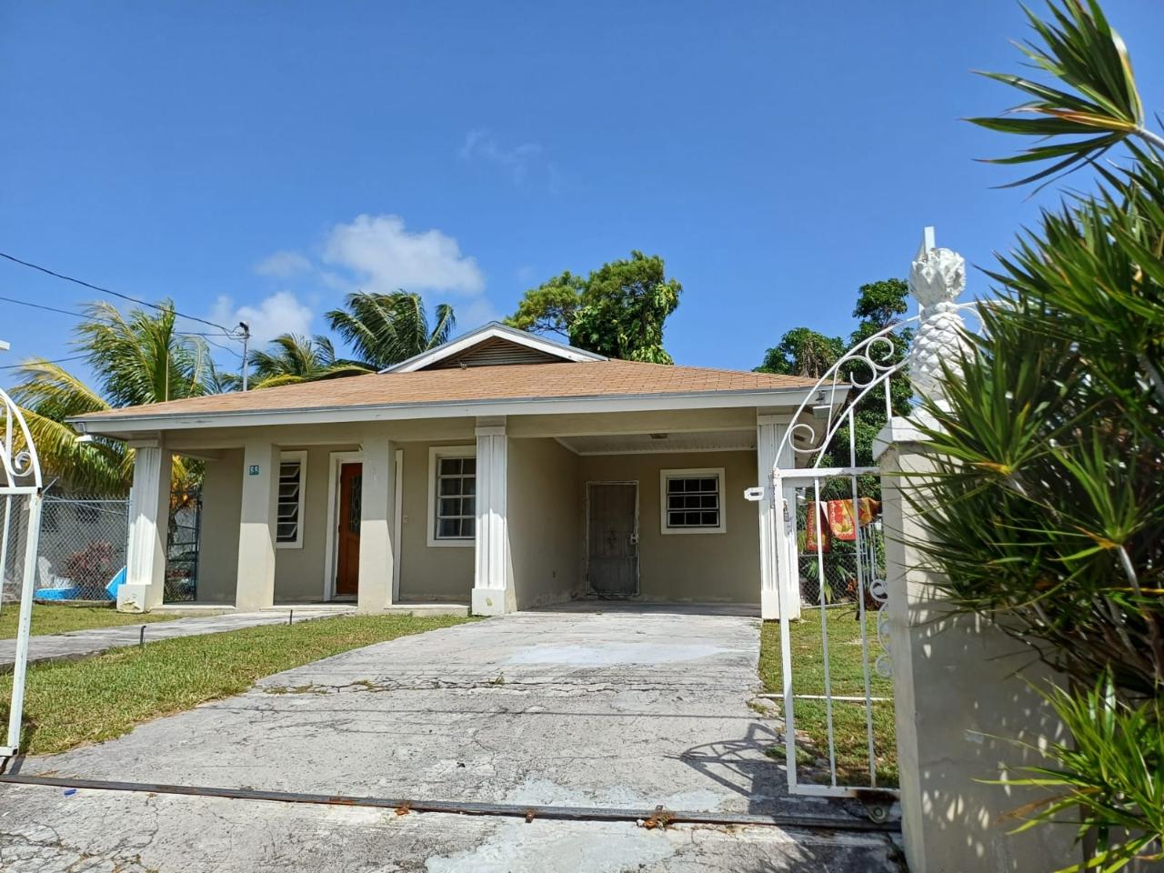 PINEWOOD GARDENS HOME KRA Bahamas