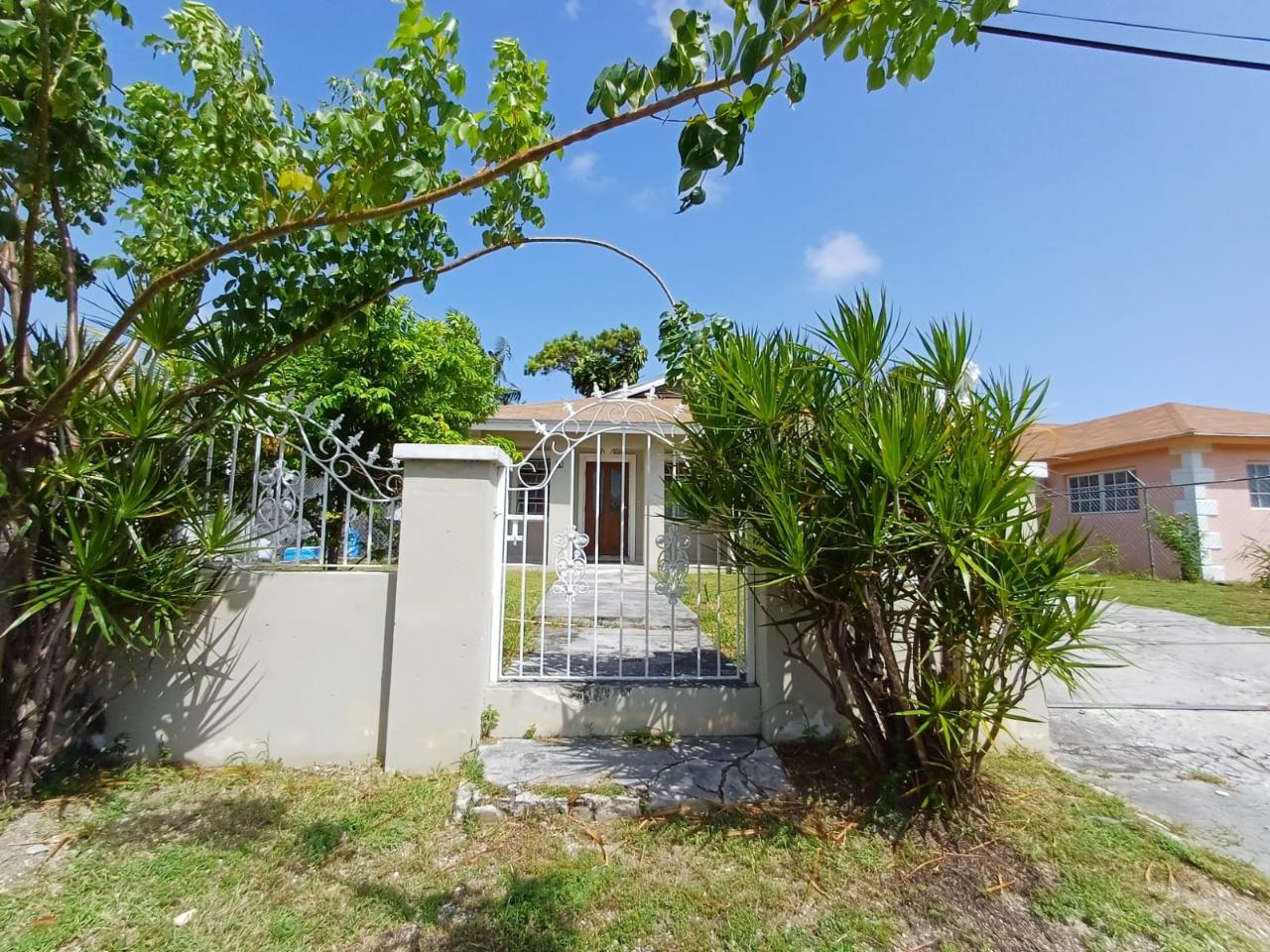 PINEWOOD GARDENS HOME KRA Bahamas