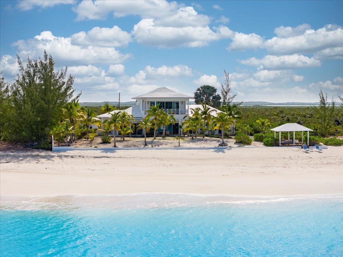 LUXURIOUS BEACHFRONT HOME