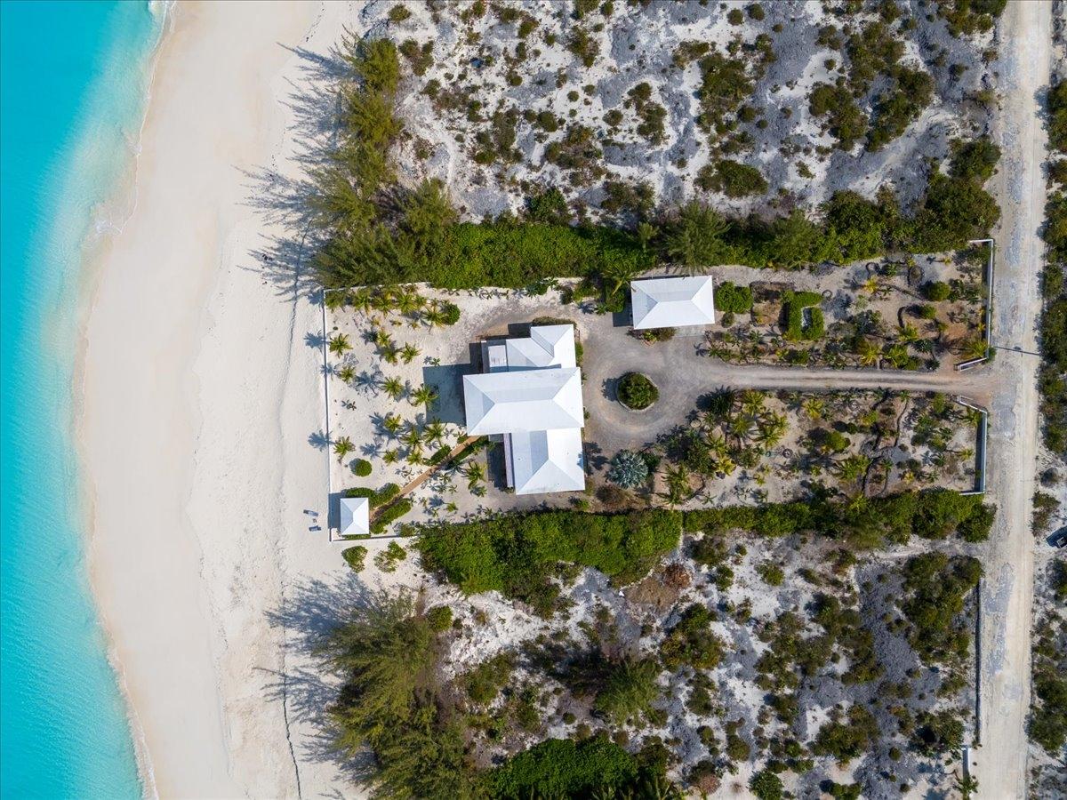 LUXURIOUS BEACHFRONT HOME