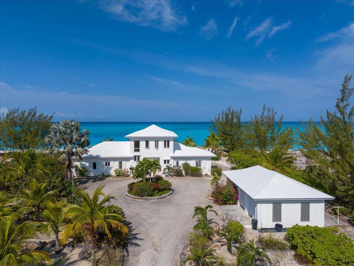 LUXURIOUS BEACHFRONT HOME