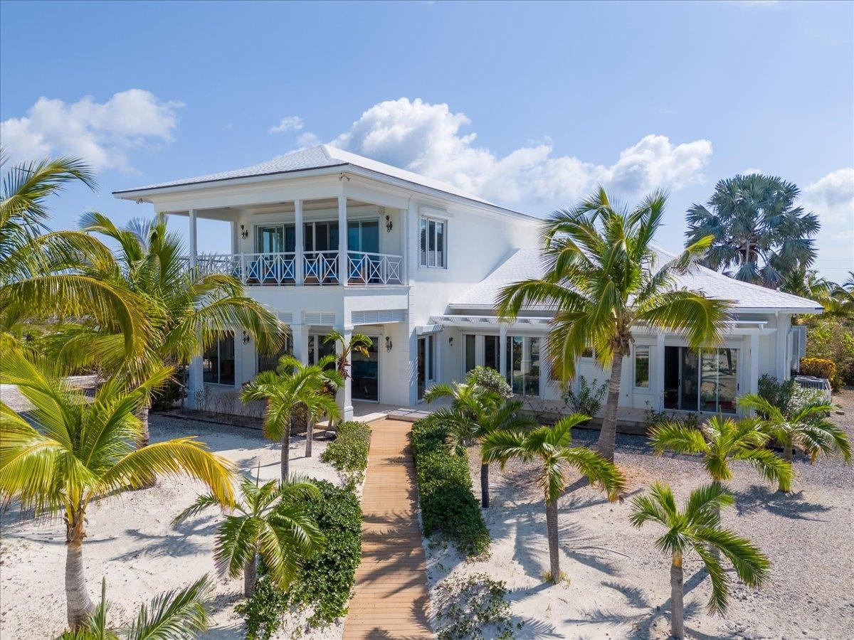 LUXURIOUS BEACHFRONT HOME