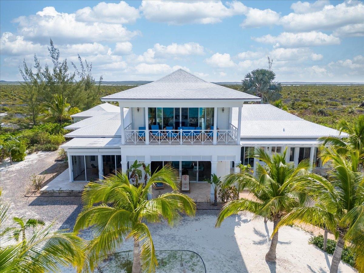 LUXURIOUS BEACHFRONT HOME