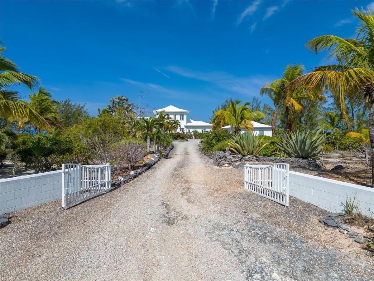 LUXURIOUS BEACHFRONT HOME