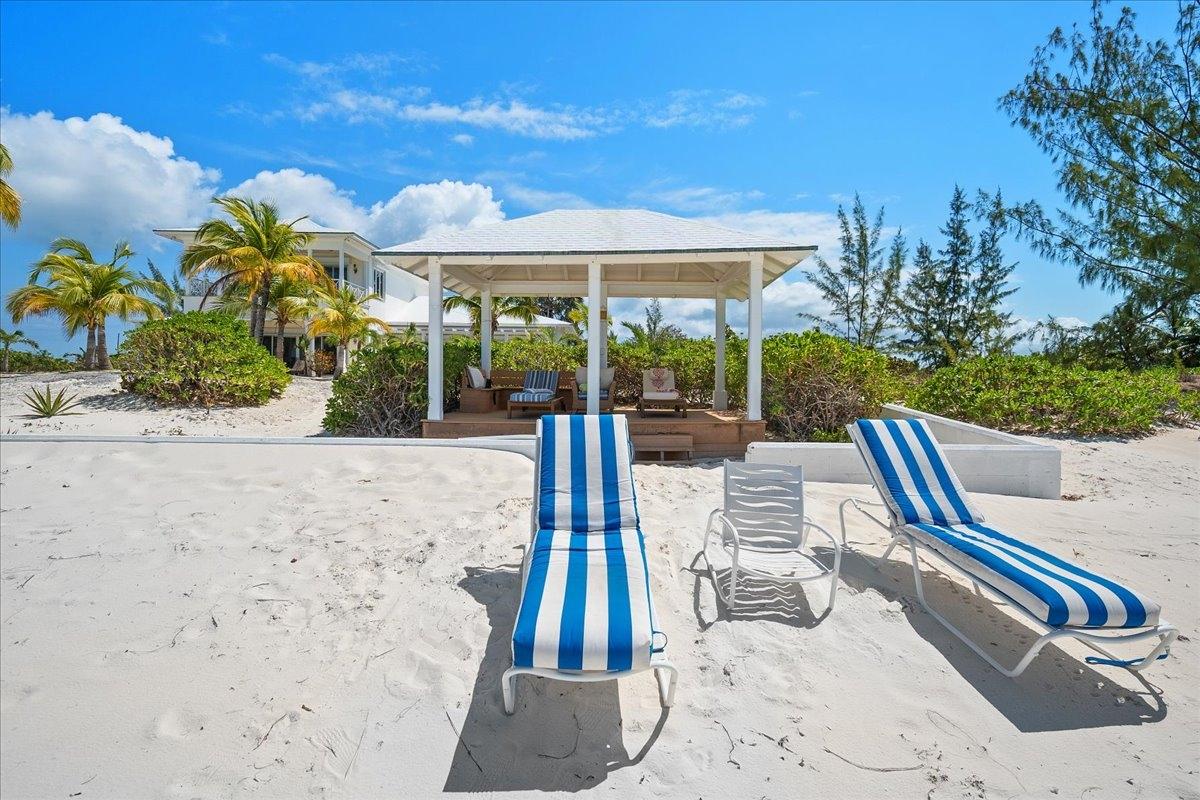 LUXURIOUS BEACHFRONT HOME