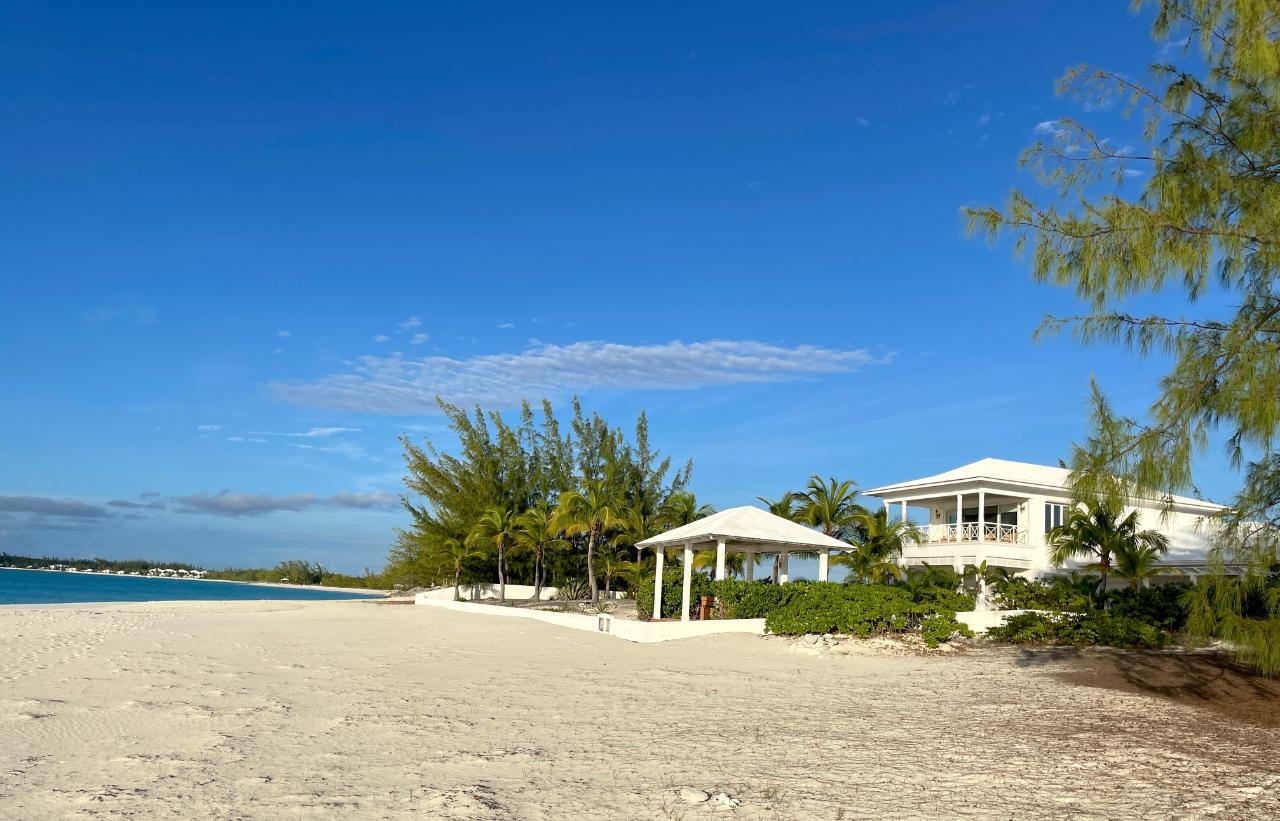 LUXURIOUS BEACHFRONT HOME