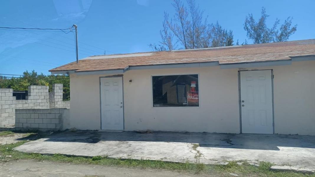 FIXER UPPER ANDROS