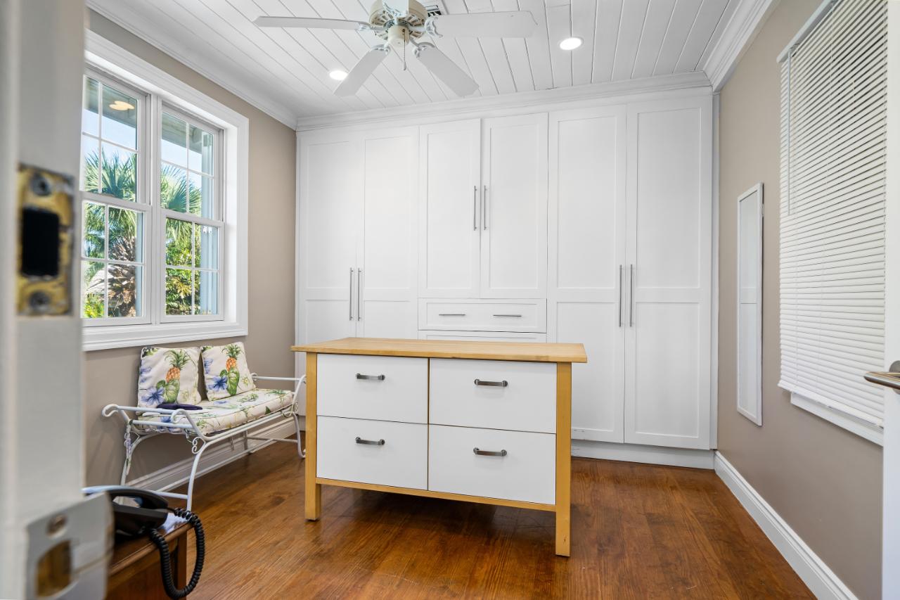7 BEACH ISLAND | OLD FORT