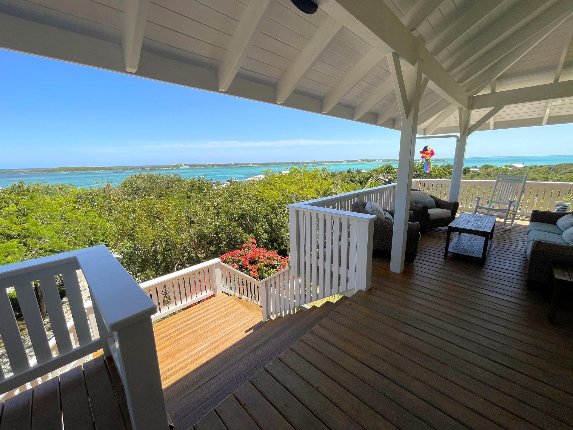 PINEAPPLE POINTE