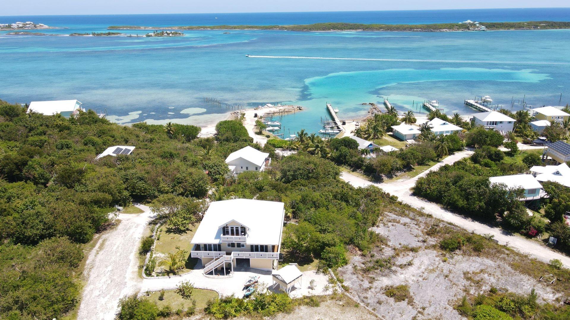 PINEAPPLE POINTE