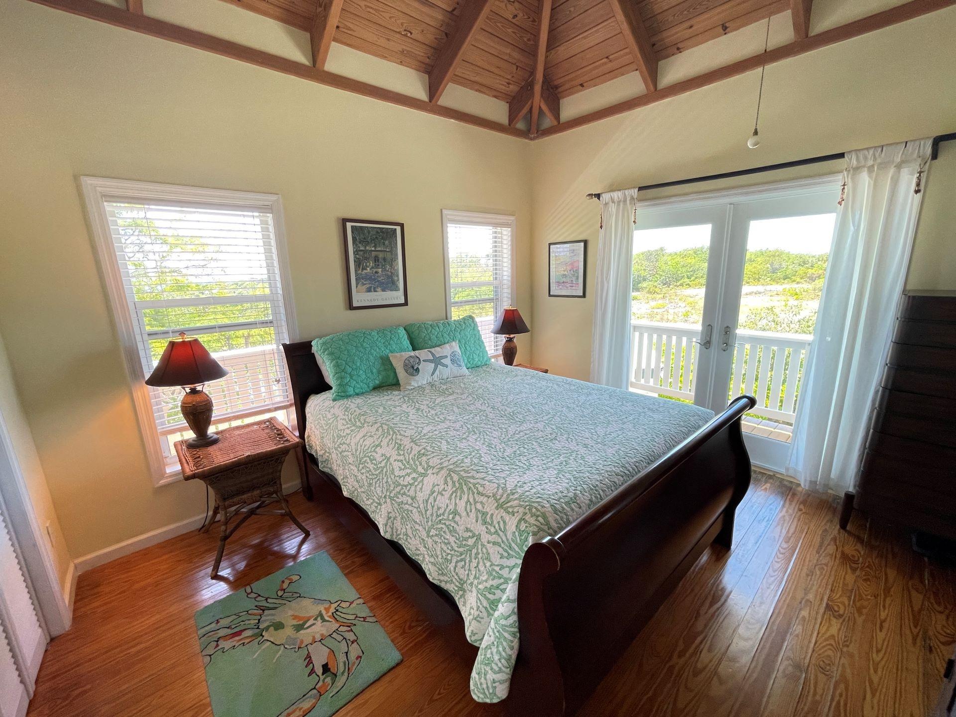 PINEAPPLE POINTE