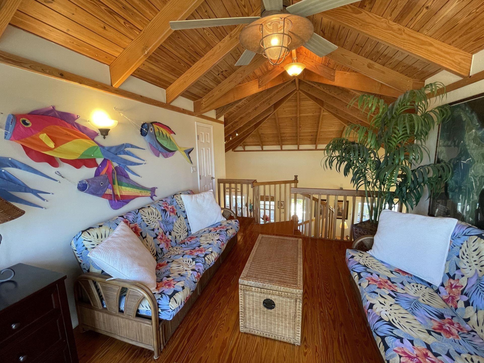 PINEAPPLE POINTE