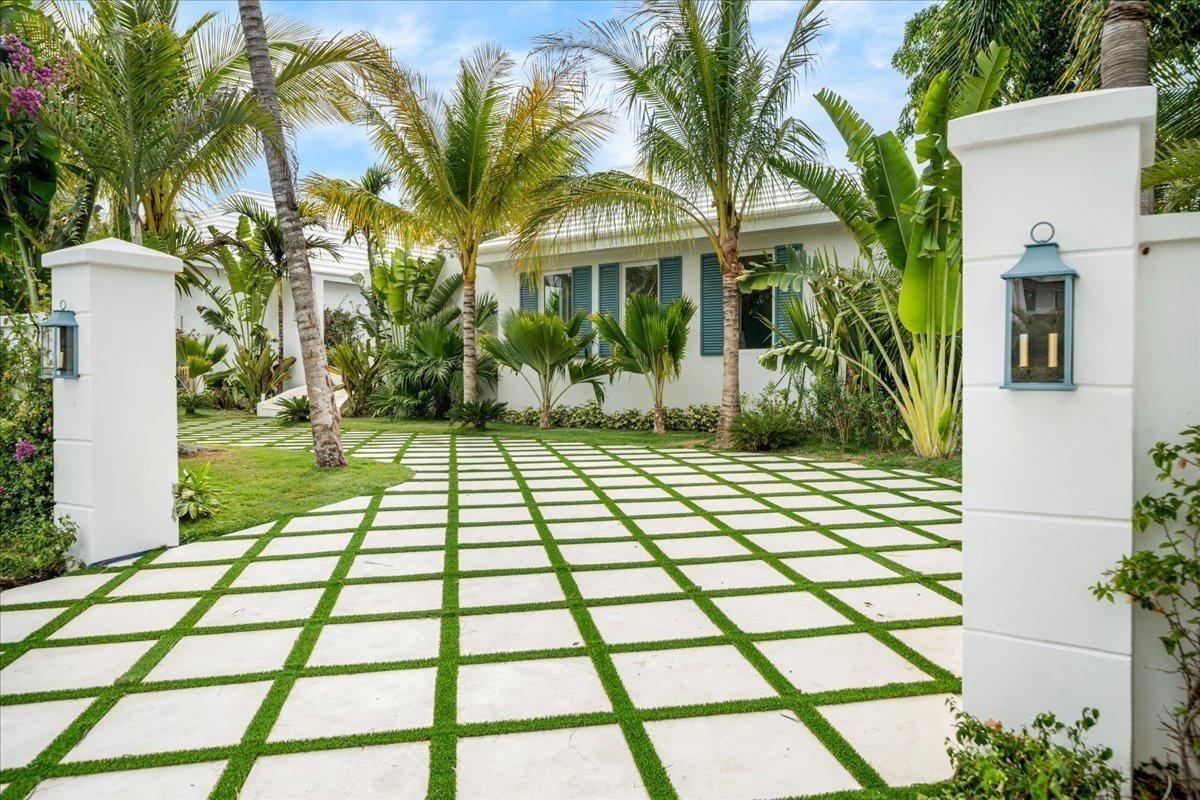 MANSION IN LYFORD CAY