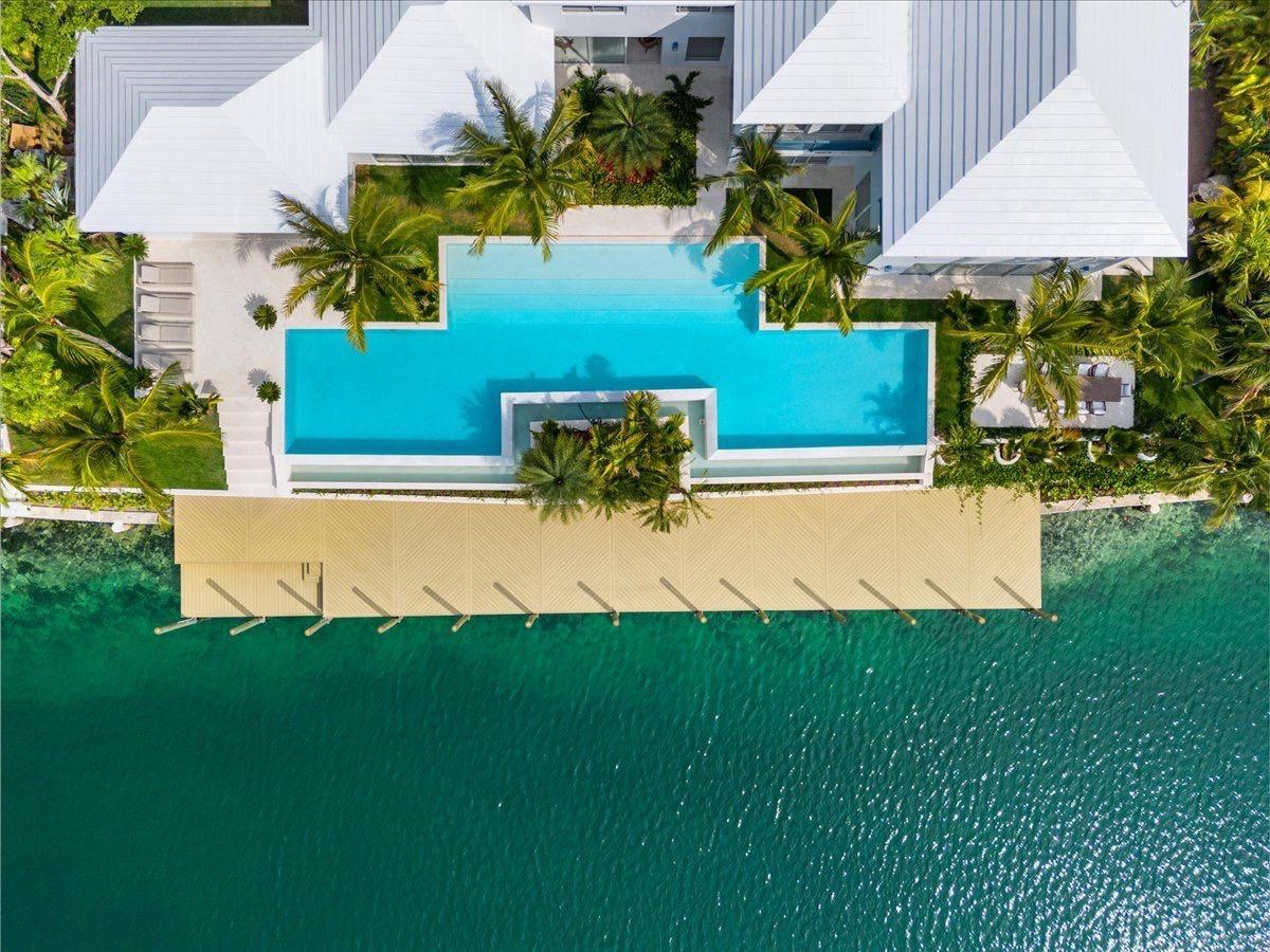 MANSION IN LYFORD CAY