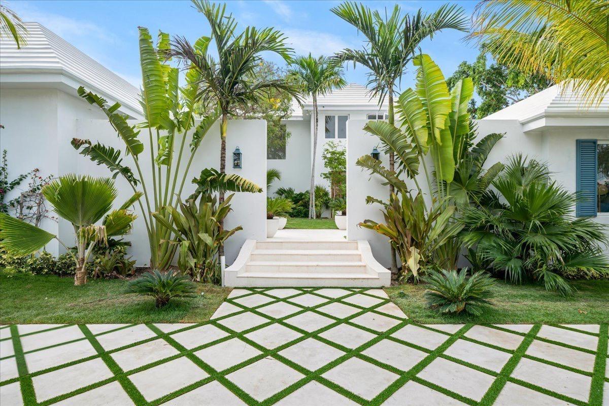 MANSION IN LYFORD CAY