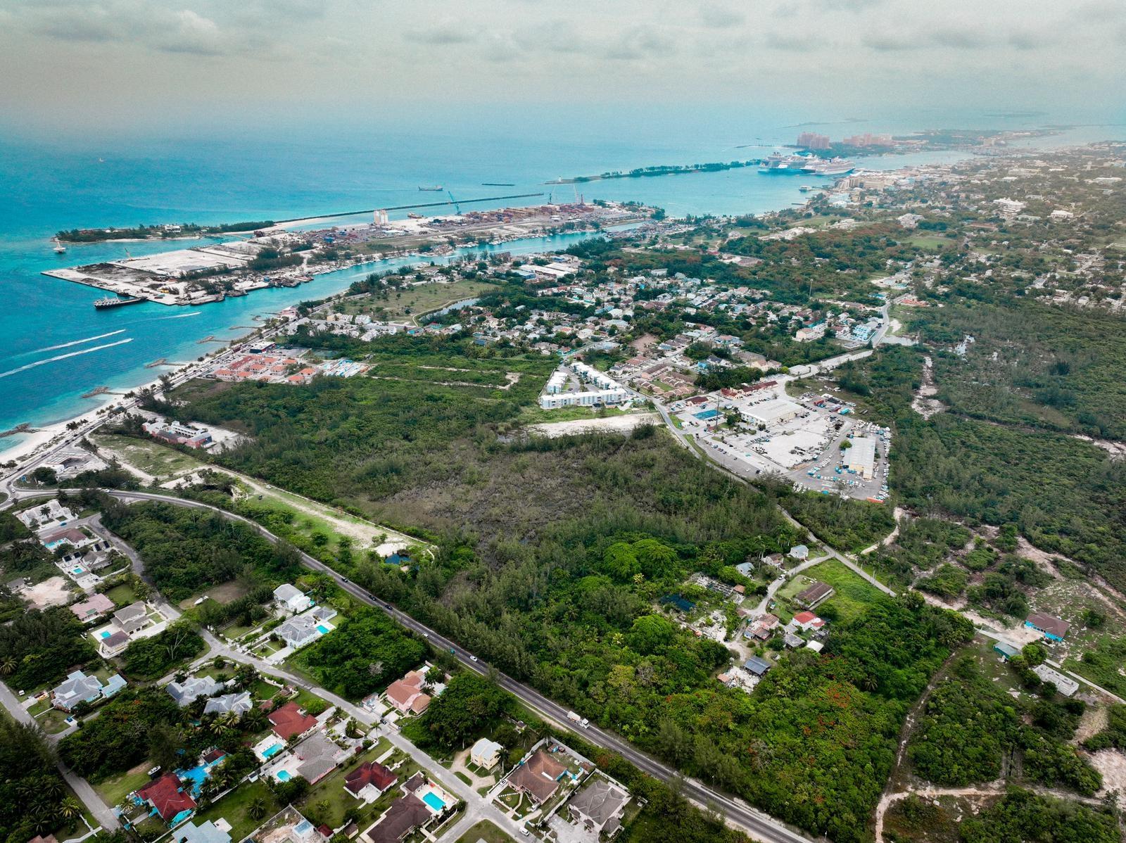 ACREAGE NEAR PORT
