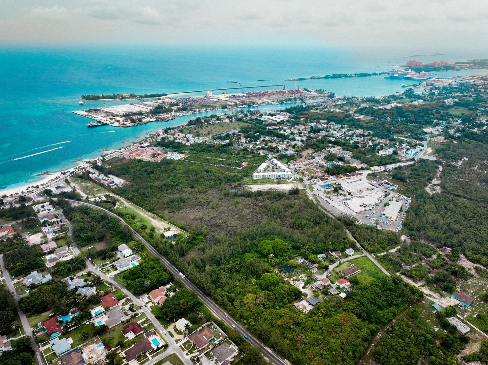 ACREAGE NEAR PORT