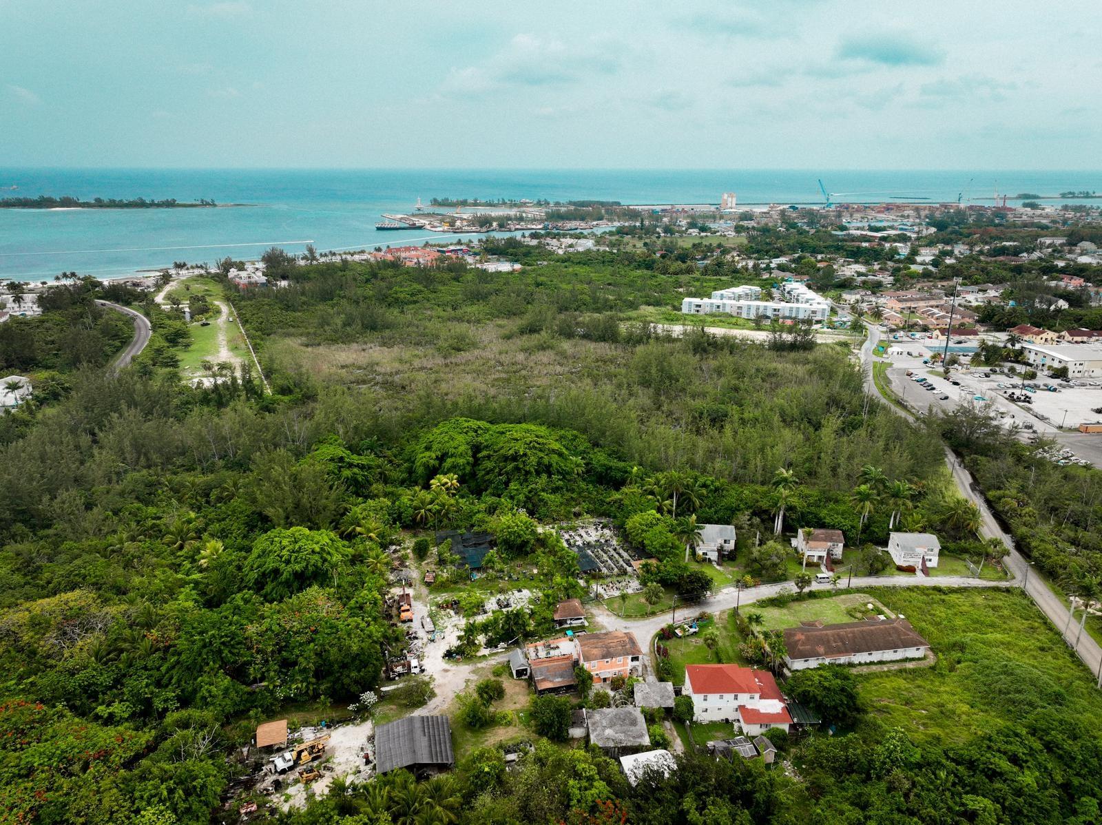 ACREAGE NEAR PORT