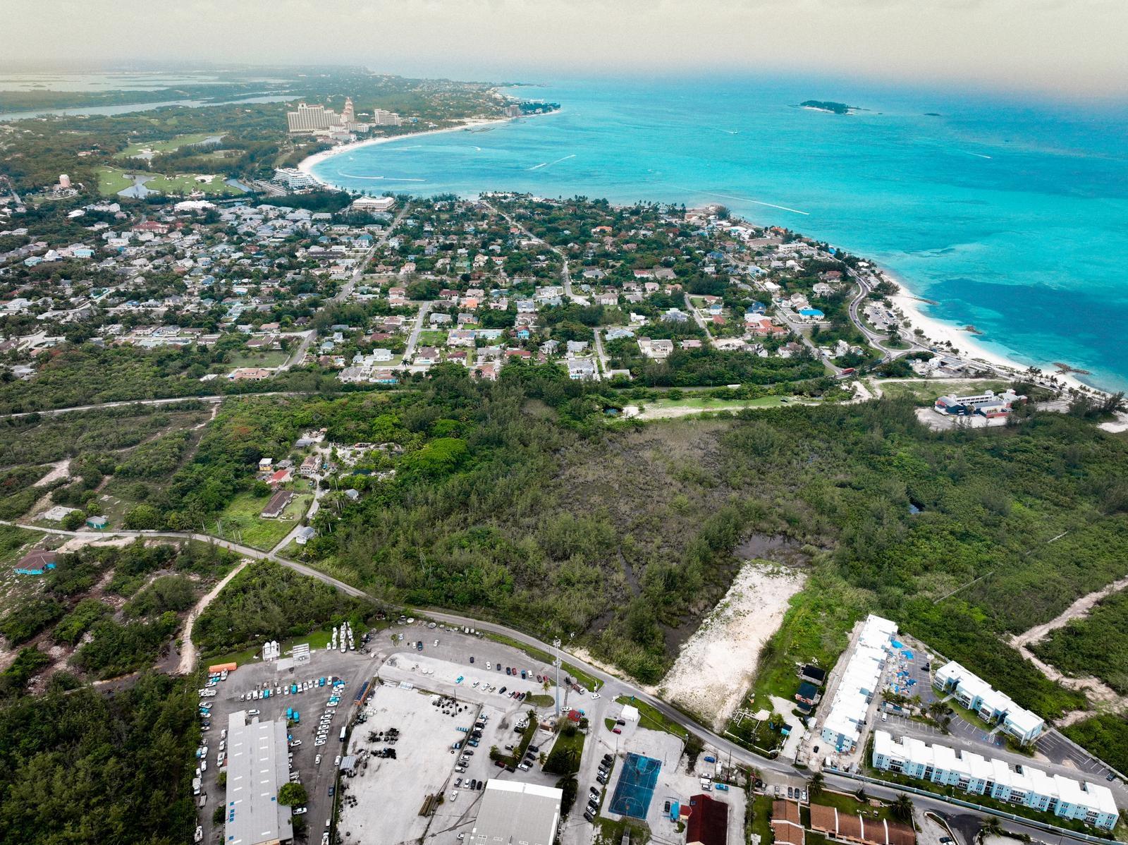 ACREAGE NEAR PORT
