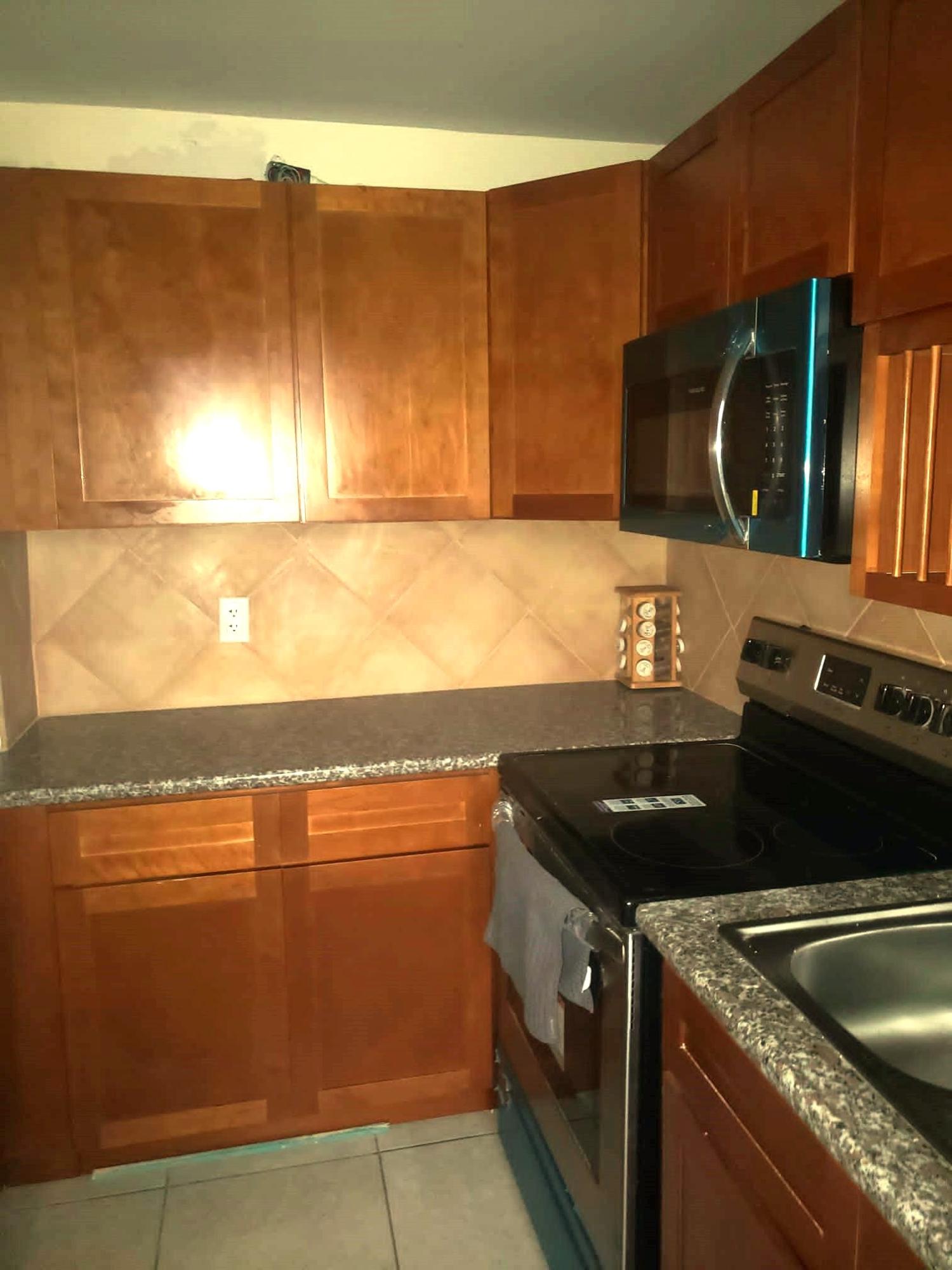 #212 LAKEVIEW MANOR CONDO