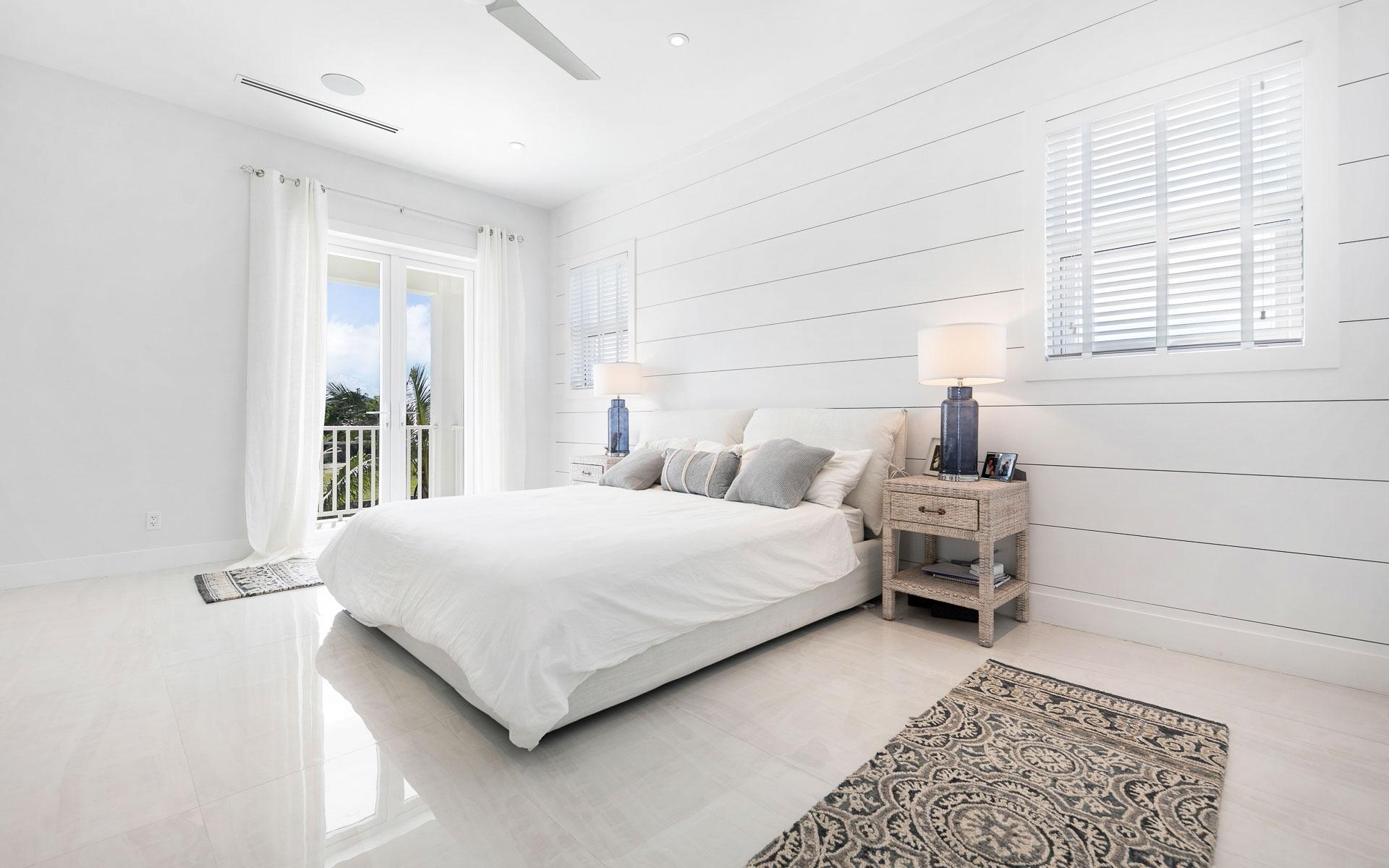 POINCIANA CAY, SANDYPORT