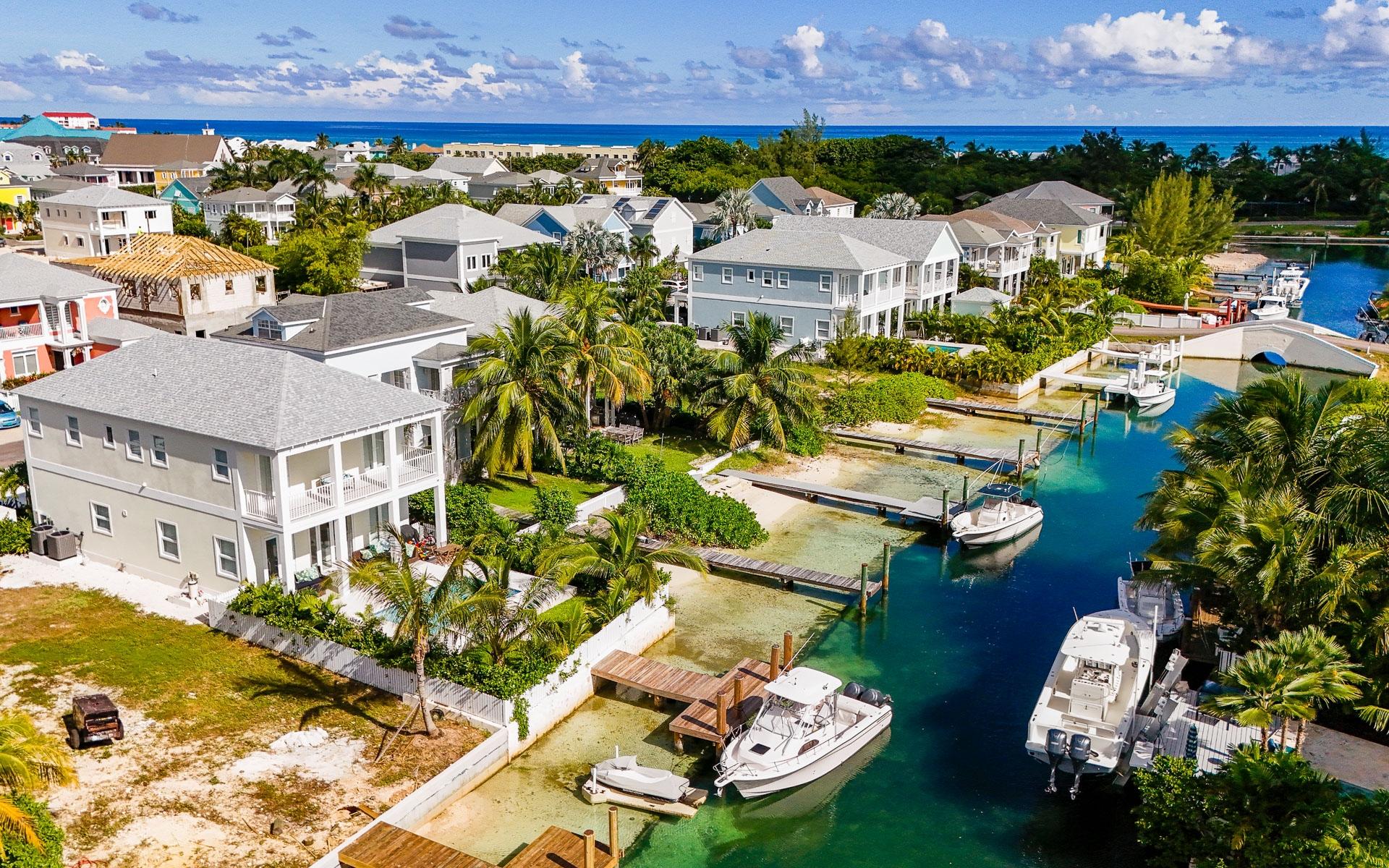 POINCIANA CAY, SANDYPORT