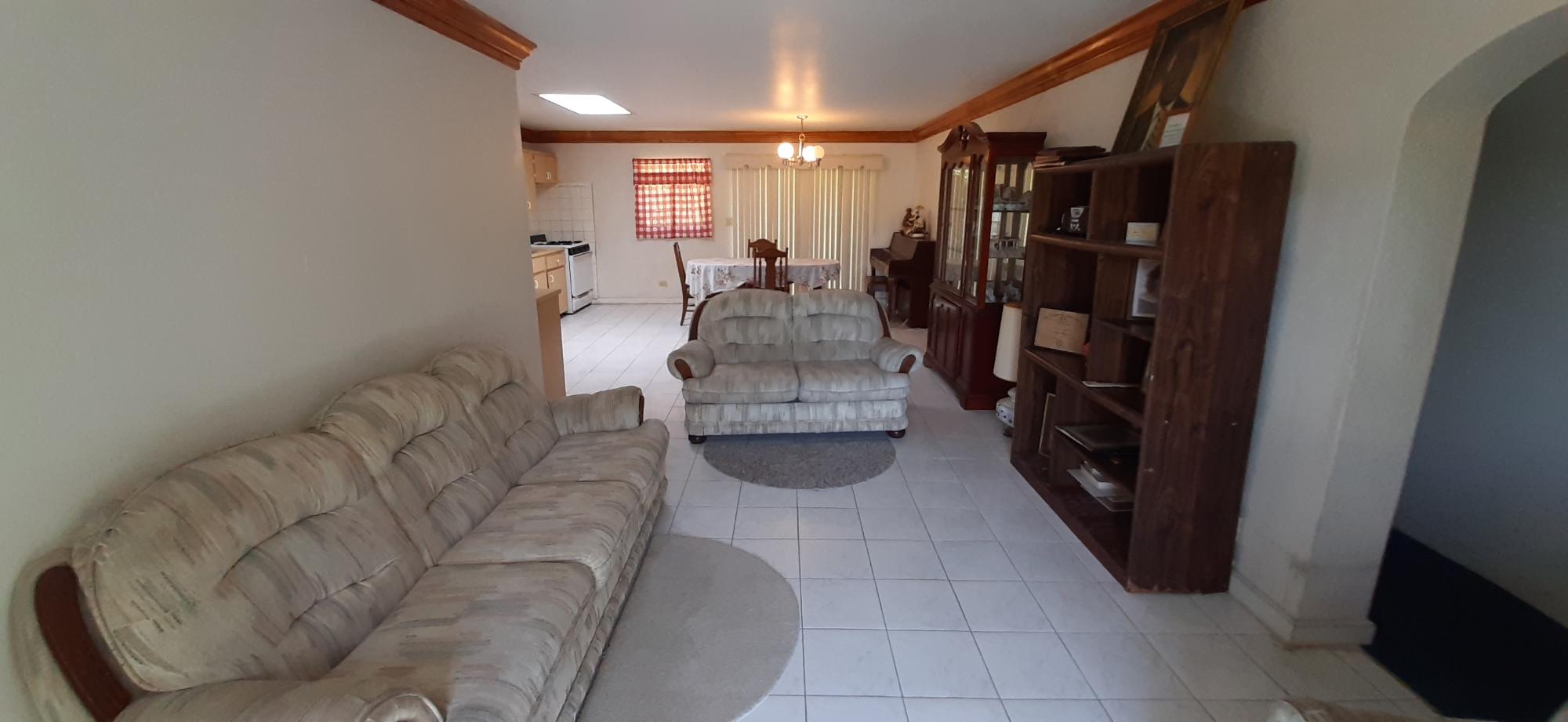 SANDILANDS VILL TRIPLEX