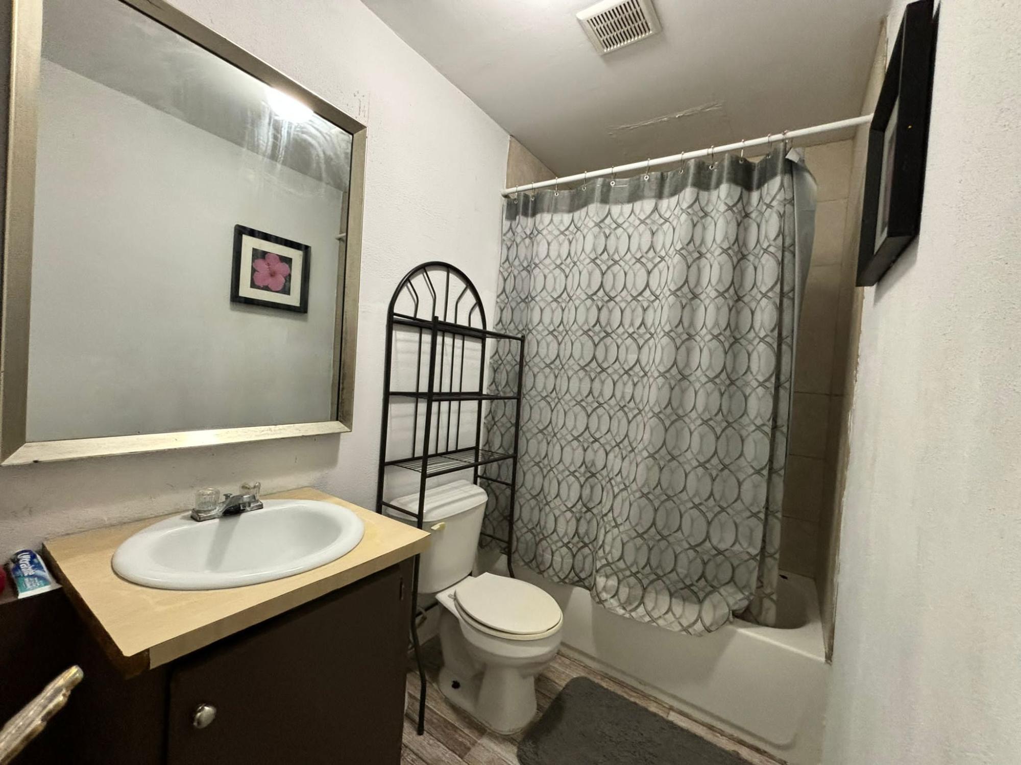 KIM’S CRESCENT, BAILLOU H